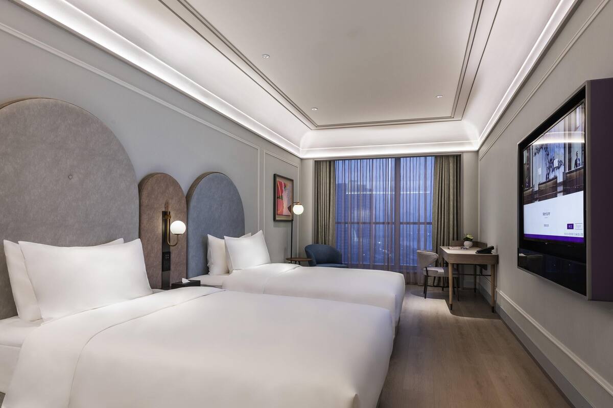 Phòng Deluxe, 2 giường đơn | Minibar, bàn, khu vực làm việc phù hợp cho laptop 