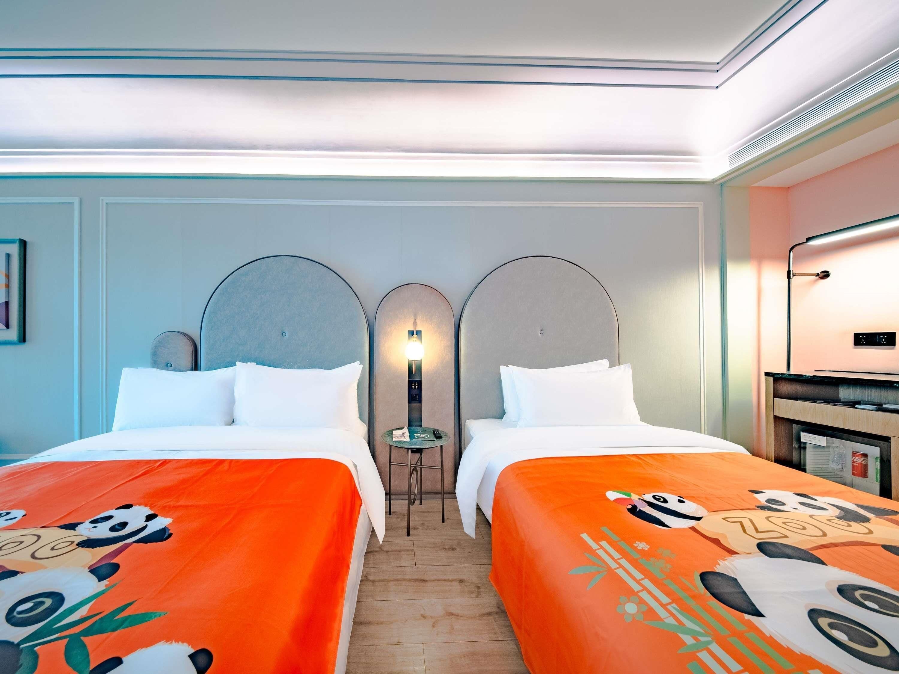 Classic Family Room | Minibar, desk, laptop workspace, free WiFi