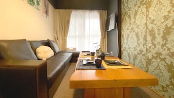 Apartment (403) | Living area | Flat-screen TV