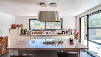 Réfrigérateur, micro-ondes, four, lave-vaisselle