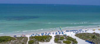 Location, location! Private Beach, Gulf Views from Balcony, Heated Pool, Siesta Sands with King Bed