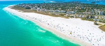 Location, location! Private Beach, Gulf Views from Balcony, Heated Pool, Siesta Sands with King Bed