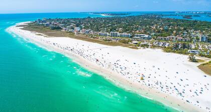 Location, location! Private Beach, Gulf Views from Balcony, Heated Pool, Siesta Sands with King Bed