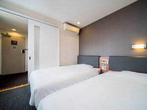 Blackout drapes, iron/ironing board, free WiFi, bed sheets - Super Hotel Anjo (Anjo)