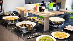 A buffet with various dishes and condiments. - Super Hotel Anjo (Anjo)