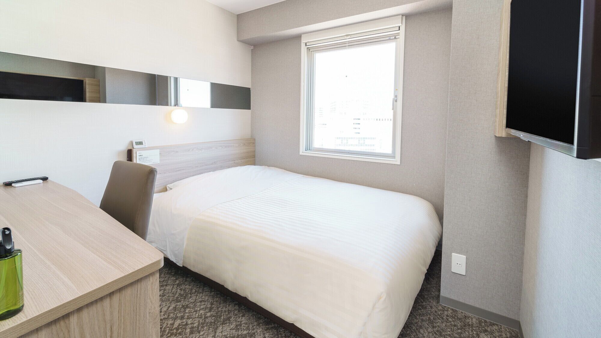 Quarto casal básico, 1 cama de casal, para não fumantes | Escrivaninha, cortinas blackout, quartos à prova de som