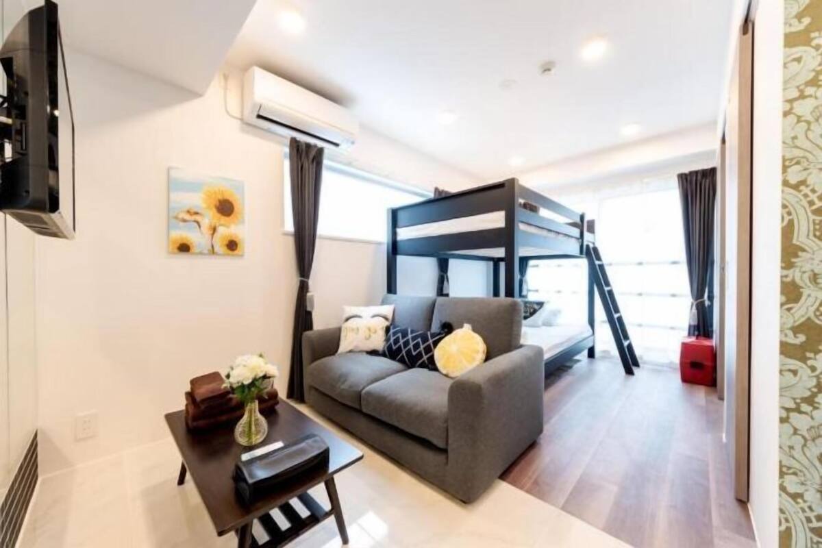 1 bedroom, blackout drapes, free WiFi, bed sheets