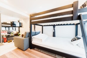 Blackout drapes, free WiFi, bed sheets - RSC YOYOGI (Tokyo)