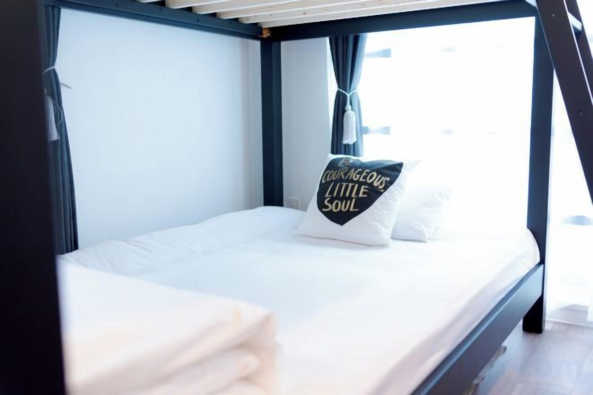 Blackout drapes, WiFi (free), bed sheets