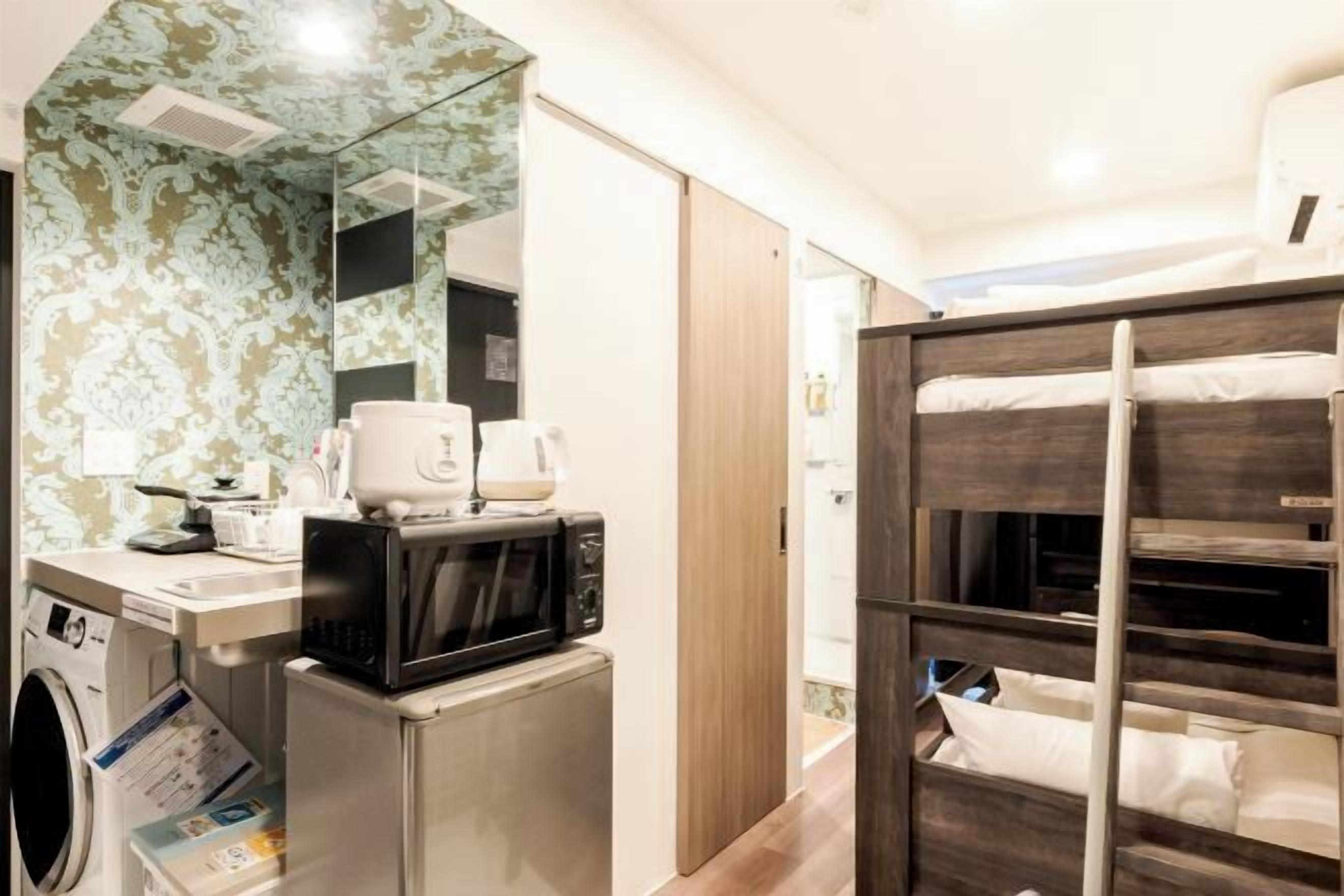 Cortinas blackout, wifi gratis y ropa de cama 