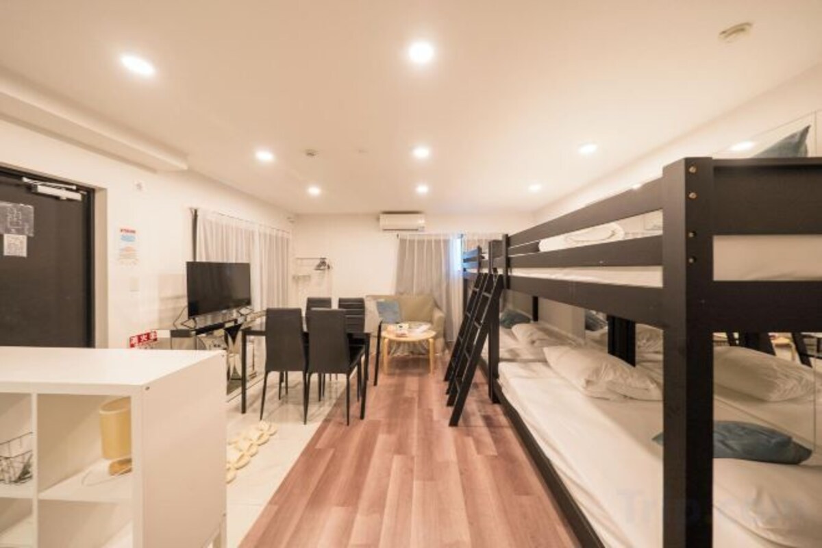 Blackout drapes, WiFi (free), bed sheets