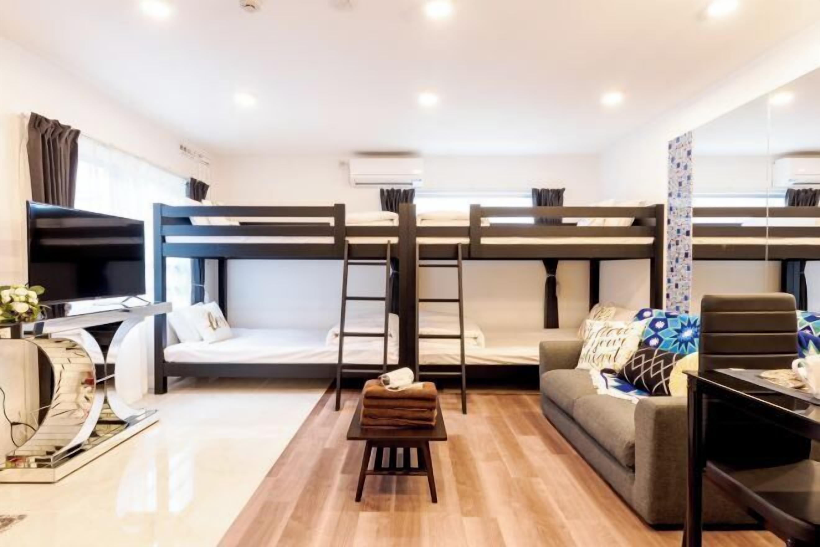 Cortinas blackout, wifi gratis y ropa de cama 