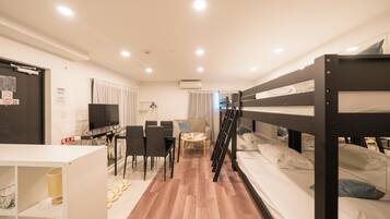 Deluxe Room, Non Smoking (201) | Blackout drapes, free WiFi, bed sheets