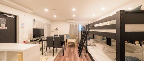 Deluxe Room, Non Smoking (201) | Blackout drapes, free WiFi, bed sheets