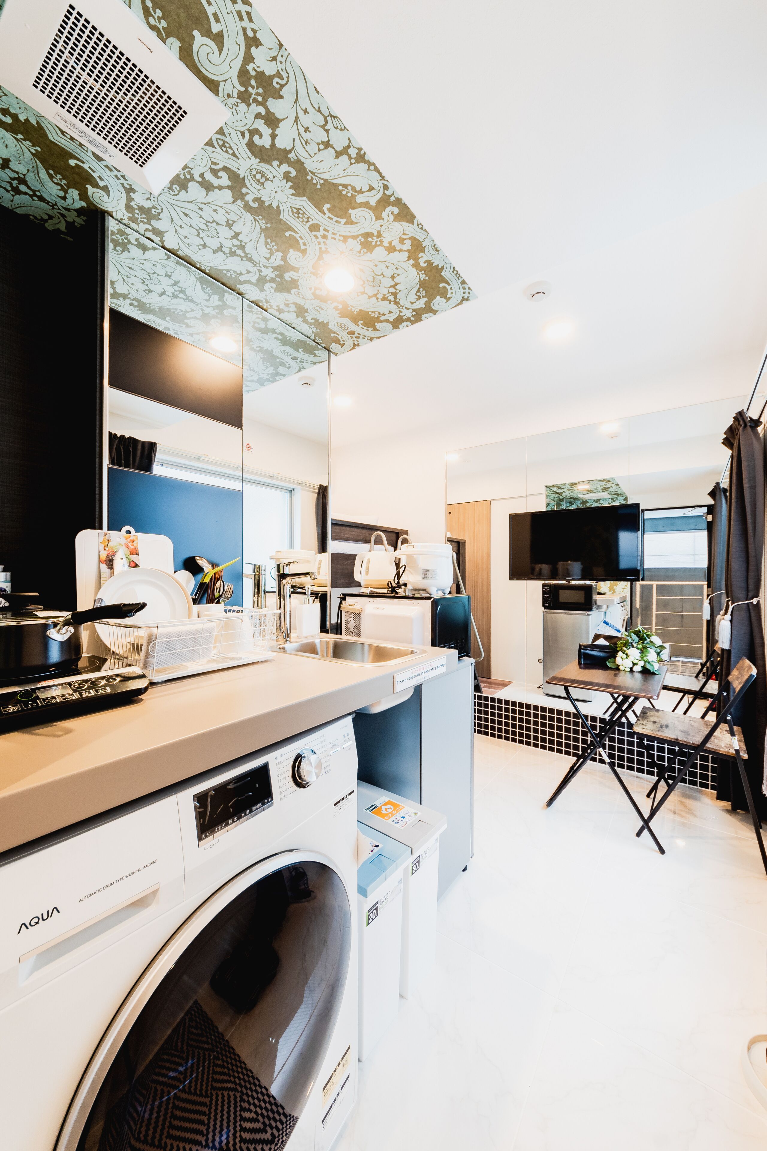 遮光窗帘、免费 WiFi、床单