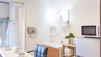 Apartment (3F) | Private kitchenette | Fridge, microwave, stovetop, electric kettle