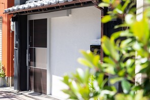 Entrée de l’hébergement