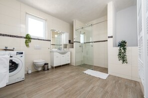 Shower, towels