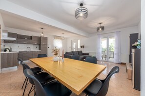 In-room dining - Villa Balen (Benkovac)