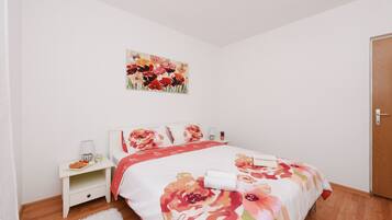 3 bedrooms, bed sheets