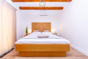 Villa, 4 camere da letto, piscina privata, vista montagna | 4 camere, lenzuola