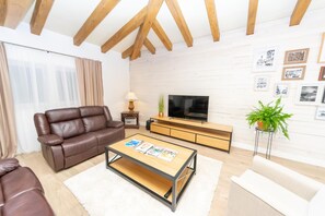 Villa, 4 soverom, privat basseng, fjellutsikt | Oppholdsrom