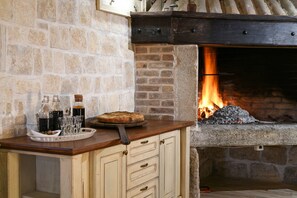 Villa, 3 chambres, piscine privée, vue piscine | Cuisine privée | Micro-ondes, four, lave-vaisselle, cafetière/bouilloire