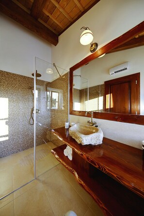 Villa, 5 Bedrooms, Private Pool, Sea View | Bathroom