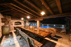 Villa, 6 camere da letto, fumatori, piscina privata | Pasti in camera
