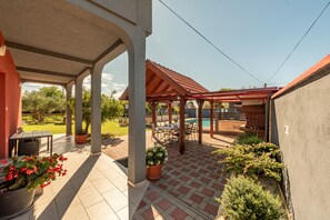 Outdoor dining - Villa Chervil (Benkovac)