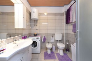 Villa, 3 Bedrooms, Private Pool, Pool View | Bathroom | Shower, towels
