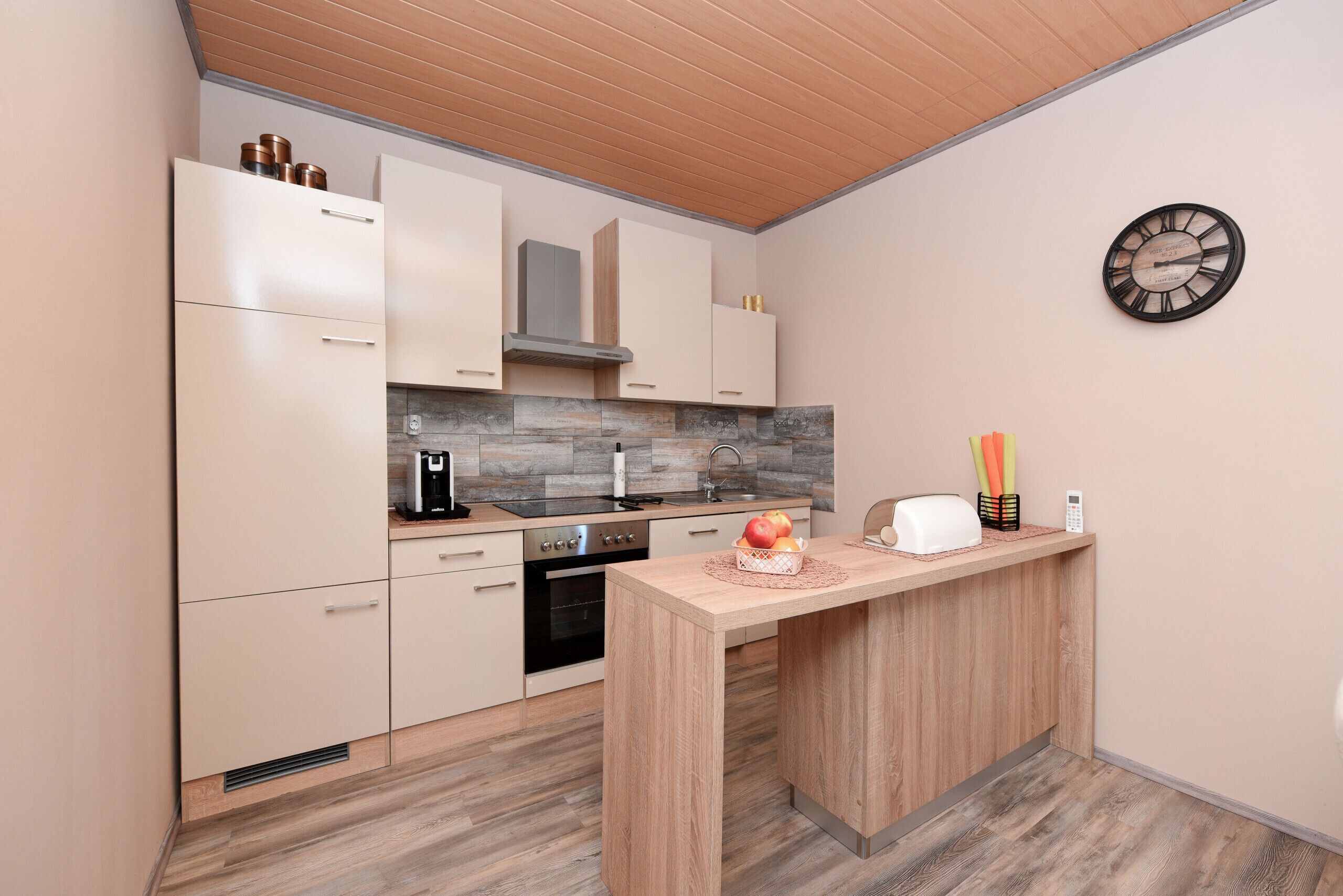 Microondas, lavavajillas, cafetera/tetera