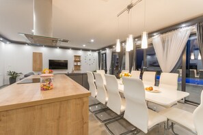 Villa, 4 Bedrooms, Accessible, Smoking | Private kitchen