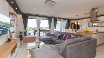 Villa, 4 Bedrooms, Accessible, Smoking | Living room | Fireplace