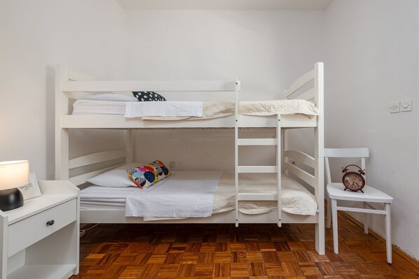 4 bedrooms, bed sheets