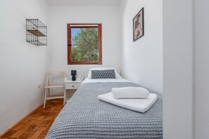 4 bedrooms, bed sheets