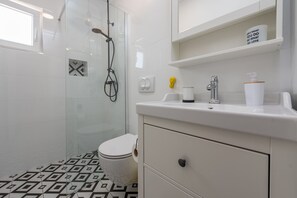 Shower, towels