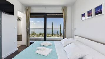 Villa, 5 Bedrooms, Private Pool, Sea View | 5 bedrooms, bed sheets