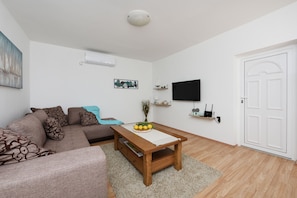 Villa, 2 Bedrooms, Smoking, Private Pool | Living room | Fireplace - Villa Mandarin (Benkovac)