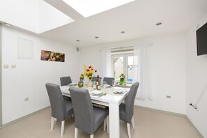 Villa, 2 Bedrooms, Smoking, Private Pool | In-room dining - Villa Mandarin (Benkovac)