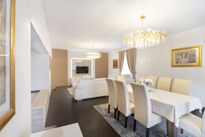 Biệt thự, 3 phòng ngủ, hút thuốc, hồ bơi riêng | Phòng khách | TV 