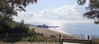 2-bedroom apartment with terrace, direct access to Mr Hulot beach