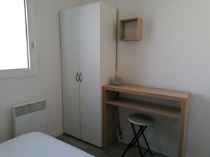 2 Schlafzimmer, Schreibtisch, Bügeleisen/Bügelbrett, kostenloses WLAN