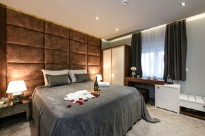 Villa, 6 Bedrooms, Private Pool, Sea View | 6 bedrooms, bed sheets