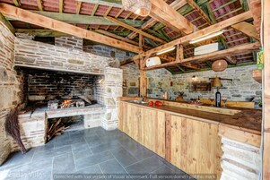 Villa, 4 habitaciones, piscina privada, vistas a la piscina | Cocina privada | Frigorífico, microondas, horno y lavavajillas