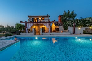 Villa, 3 Schlafzimmer, eigener Pool, Bergblick | Balkon