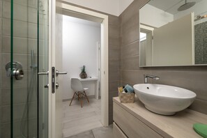 Douche, serviettes fournies
