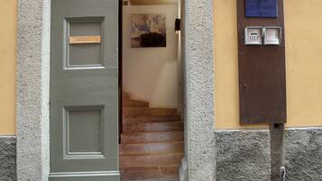 Pintu masuk properti