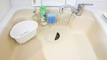 Fridge, microwave, stovetop, cookware/dishes/utensils