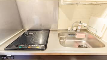 Fridge, microwave, stovetop, electric kettle